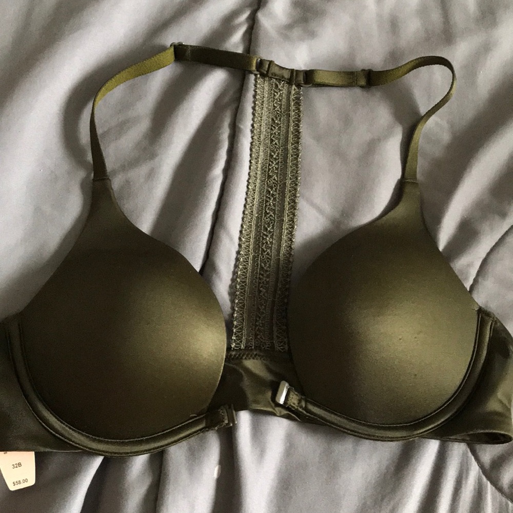 32B VICTORIA secret bra